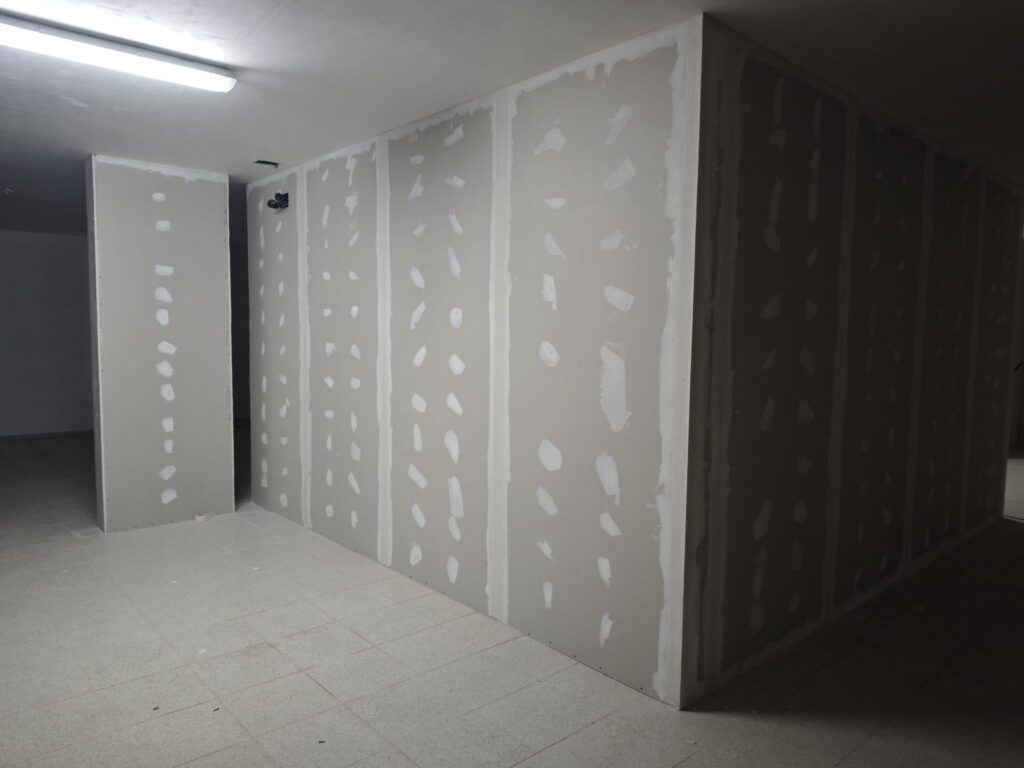 paredes de pladur terminadas en reforma interior